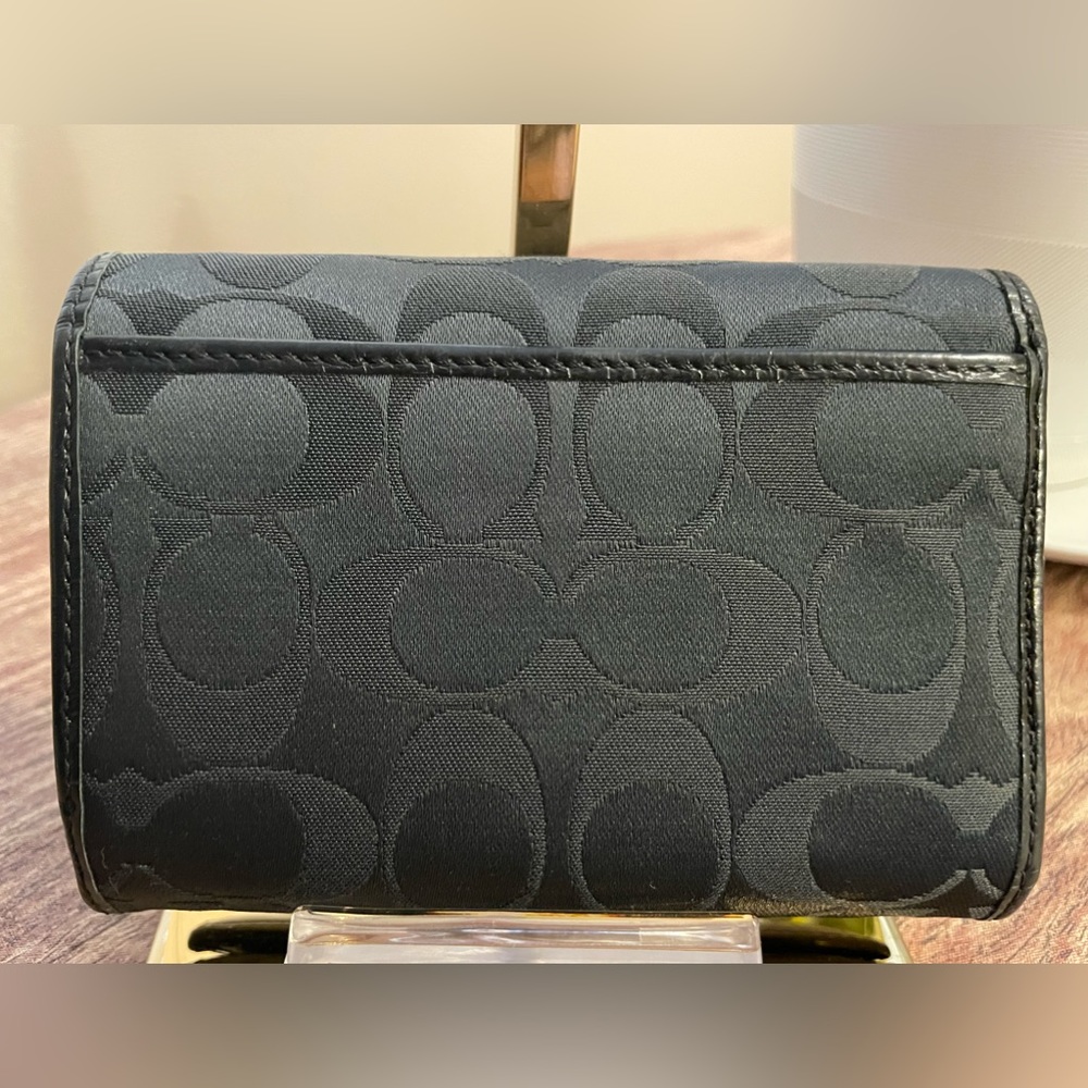 COACH - EUC snap/zippered wallet, charcoal grey monogram w/patent leather trim! - Picture 2 of 8